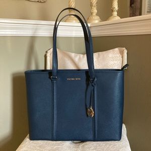 Michael Kors Large Tote, zipper closure, Navy